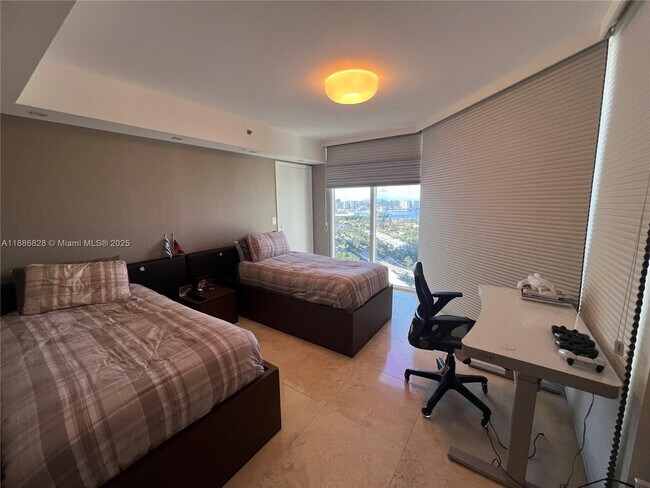 Building Photo - 19333 Collins Ave