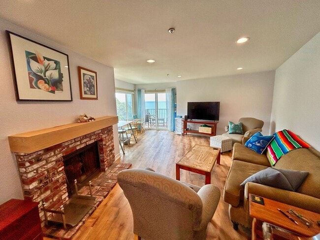 Building Photo - Steps to the beach from this Ocean View Condo with 2 car garage