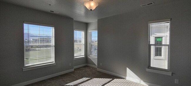 Building Photo - LIKE NEW TOP FLOOR HERRIMAN CONDO - AVAILA...