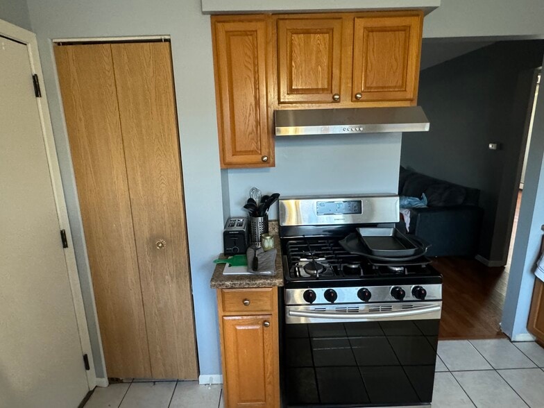 Building Photo - 9 N Whispering Hills Dr