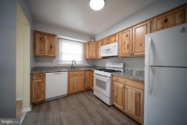 Building Photo - 11209 Caroline Ave