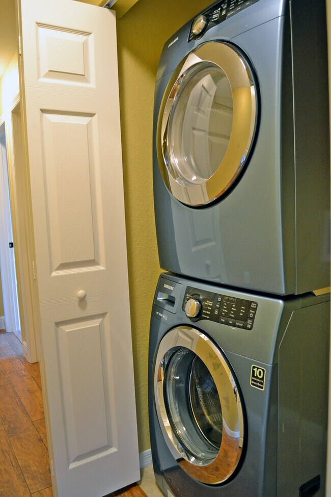 Building Photo - Luxury 3 bedroom 2 bath condo in Lakewood Ranch