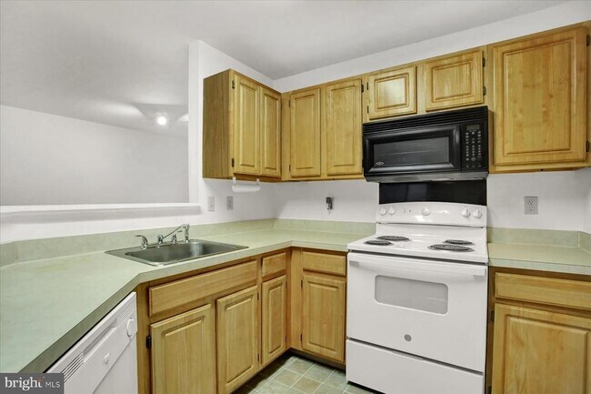 Building Photo - 119 Oriole Ct