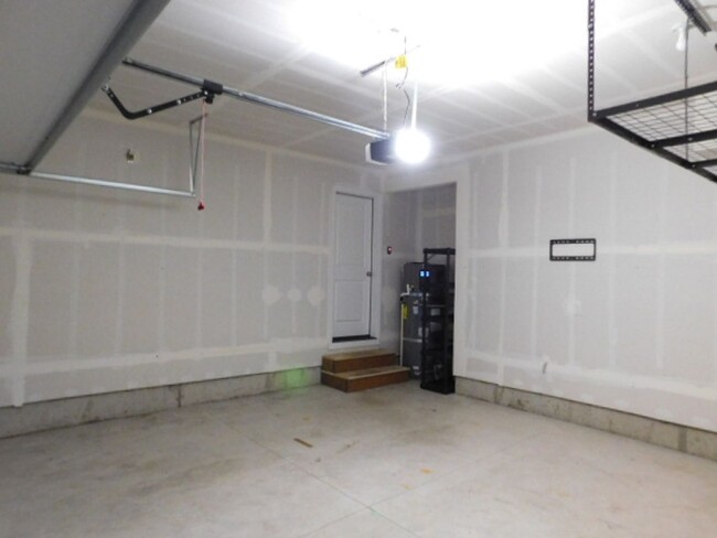 Building Photo - 4Bd/2.5Ba Two Story Home - Available Soon!