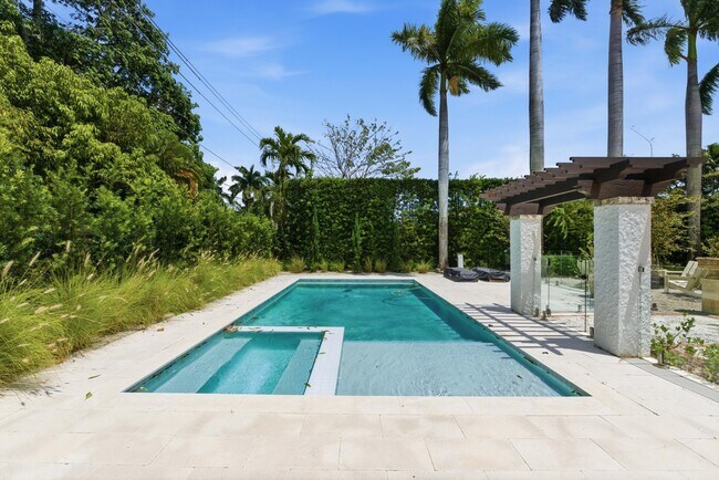 Building Photo - 1615 Monroe St