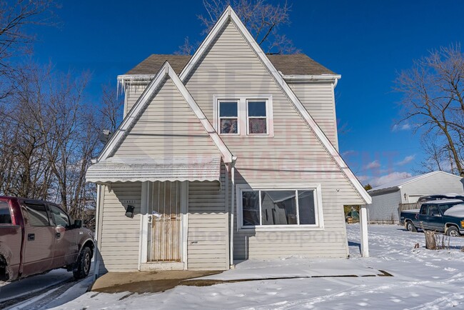 Primary Photo - Charming 3 Bed 1.5 Bath Single Family