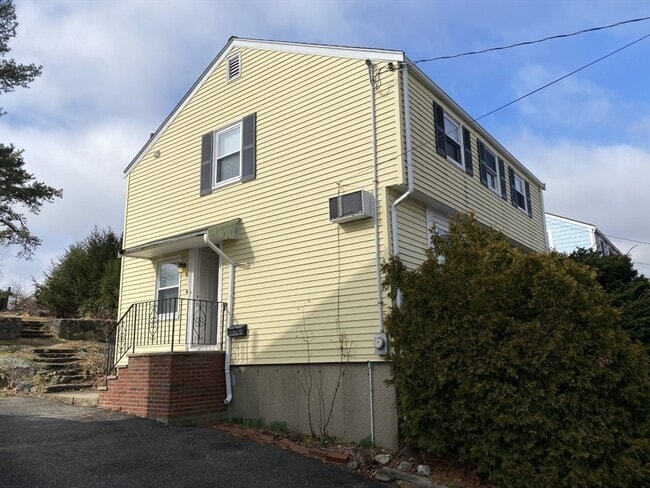 Building Photo - 104 Wendell St