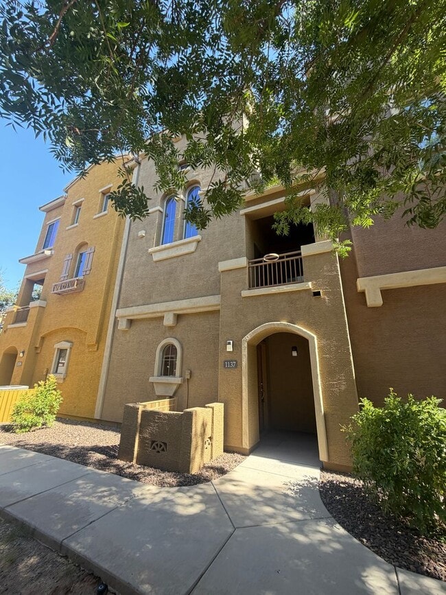 Building Photo - beautiful 2 bed, 2.5 bath condominium in the elegant Via De Cielo gated community in Chandler!