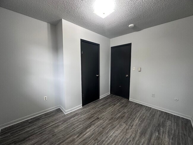 Building Photo - 202-B California-