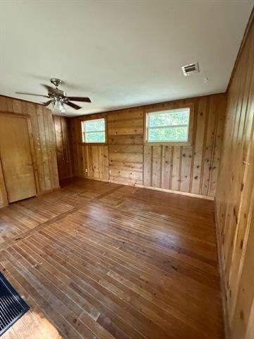 Building Photo - 909 S Brown Ave