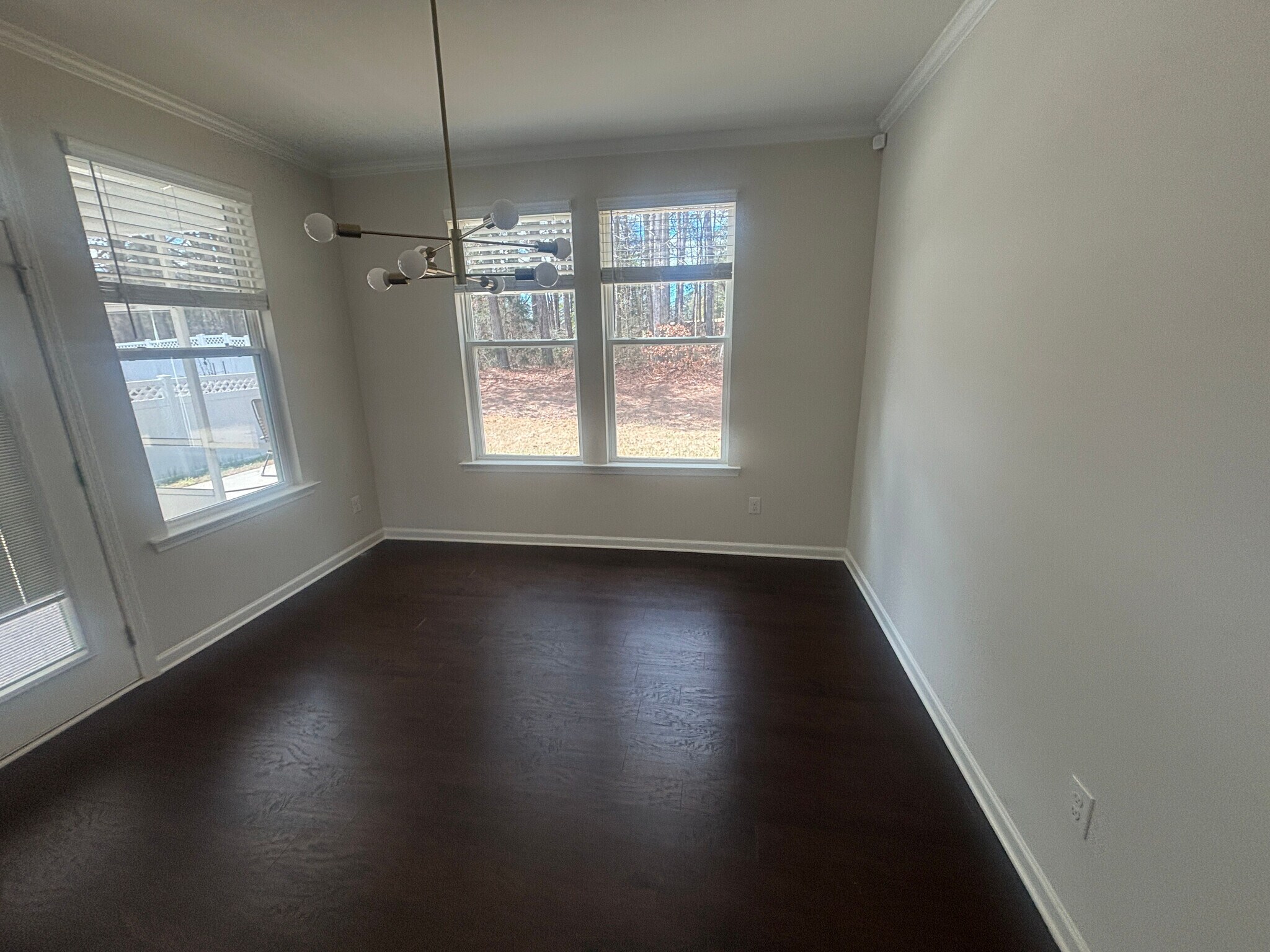 Building Photo - Room in House on Moonbeam Dr