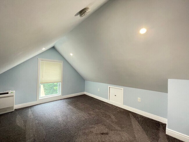 Building Photo - 139 W Hollis St