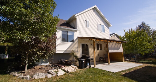 Building Photo - 1487 N Quincy Ave