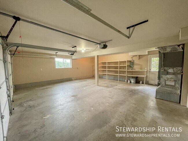 Building Photo - 3620 SE 36th Cir