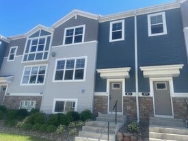 Building Photo - 873 Roselyn Dr