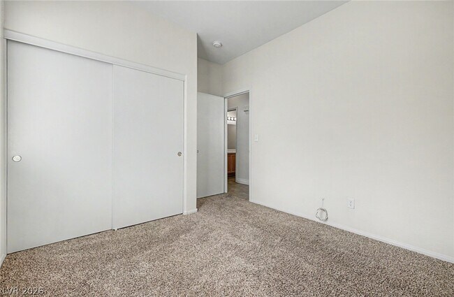 Building Photo - 2392 Predera Ave
