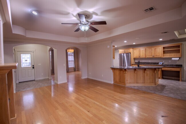 Building Photo - 202 Dawn Dr