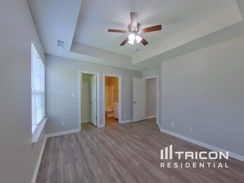 Building Photo - 2000 Taras Trace Dr