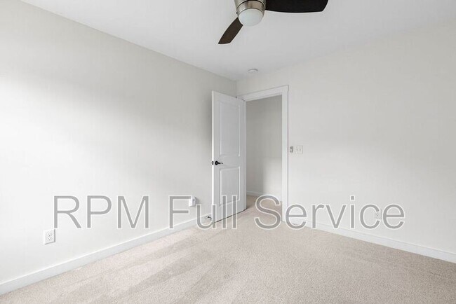 Building Photo - 537 Eastboro Dr