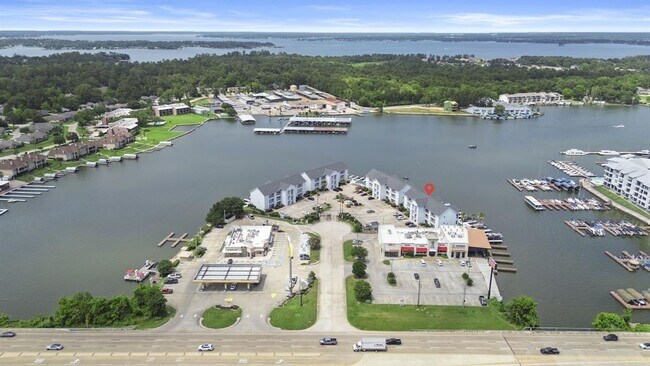 Building Photo - 168 Lake Point Blvd