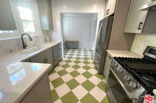 Building Photo - 958 N Vista St