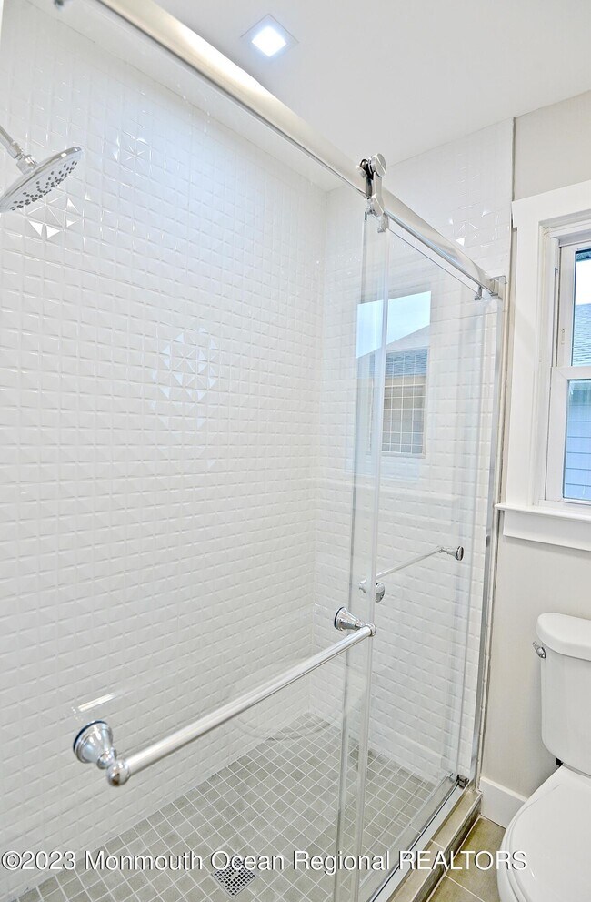 Building Photo - 57 Golden Glow Circus