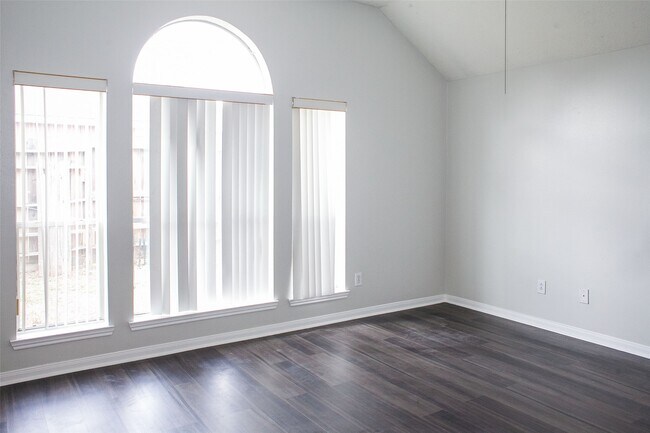 Building Photo - 6223 Newbury Dr
