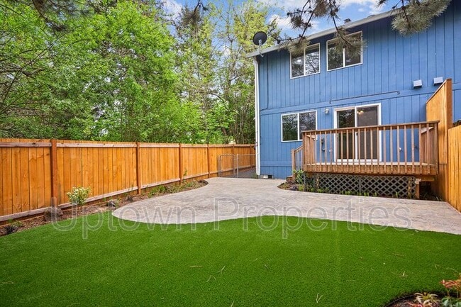 Building Photo - 6133-6135 SE Frances St.