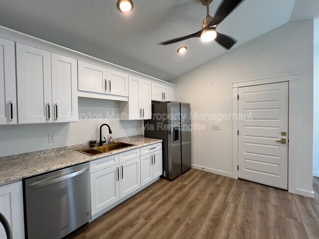 Building Photo - 3241 Damon Dr