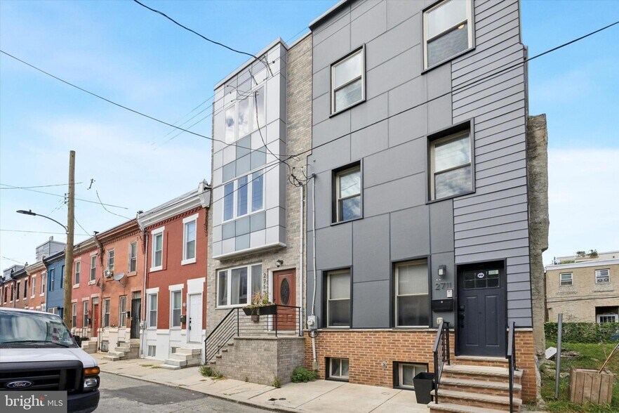 Building Photo - 2713 Latona St