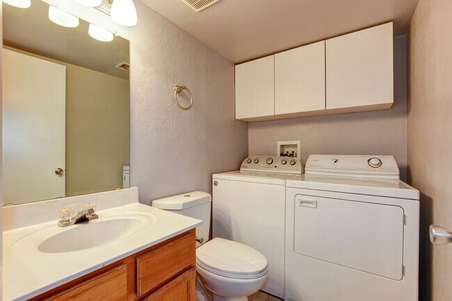 Building Photo - 6120 Antelope Villas Cir