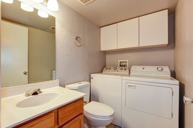 Building Photo - Rent this 3 bedroom, 2.5 bathroom condo.