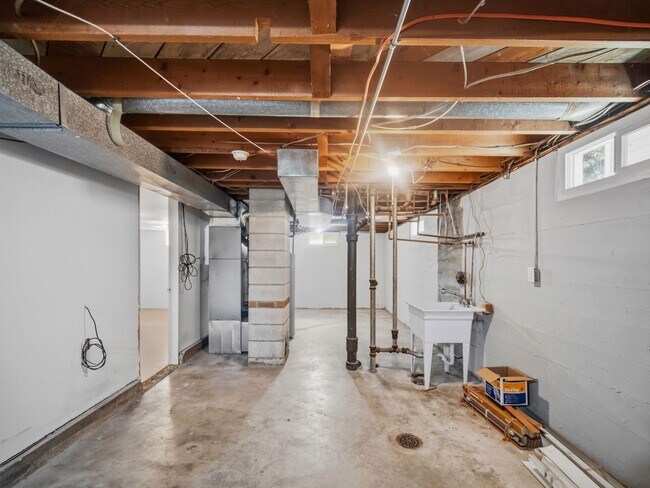 Building Photo - Charming Northwest Spokane Home | Minutes from Audubon Park & Downriver Golf Course