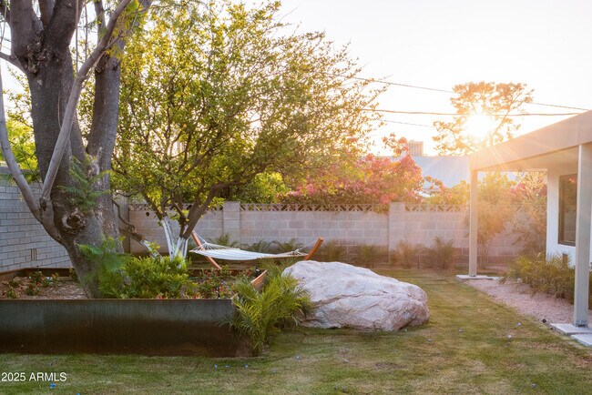 Building Photo - 5311 E Mitchell Dr