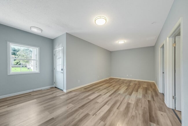 Primary Photo - 3 BED, 1.5 BATH DUPLEX IN TUSCOLA