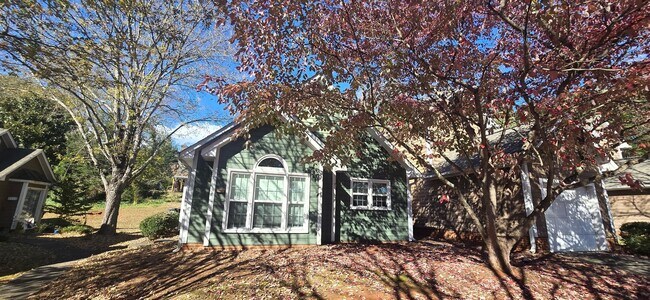 Building Photo - Great clean one level condo convenient to ...