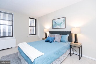 Building Photo - 135 S 19th St