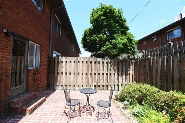 Building Photo - 1604 Briarcliff Rd NE