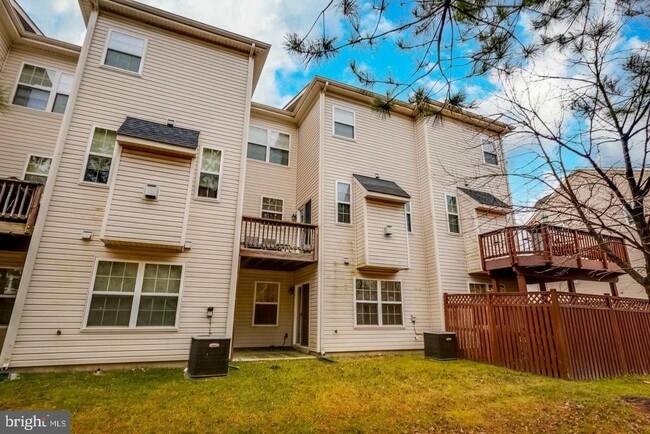 Building Photo - 7349 Mockingbird Cir