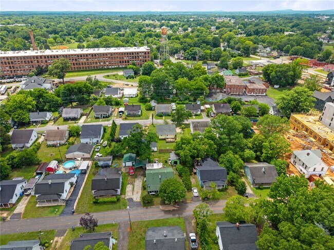 Building Photo - 16 Saco St