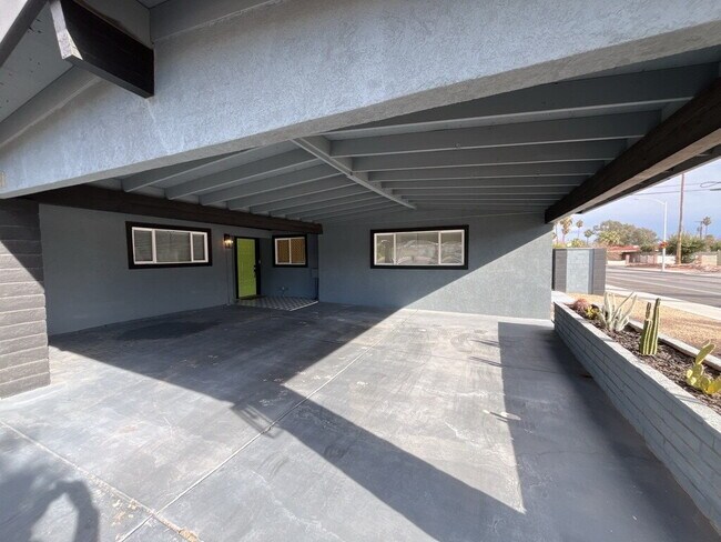 Building Photo - 4 Bedroom Home With Sparkling Pool Ready for Move In