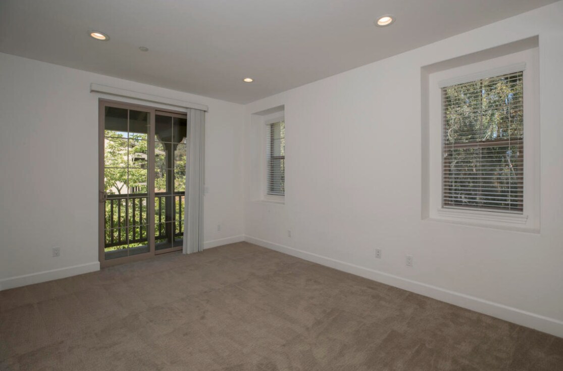 Building Photo - 220 Sanderling Ln