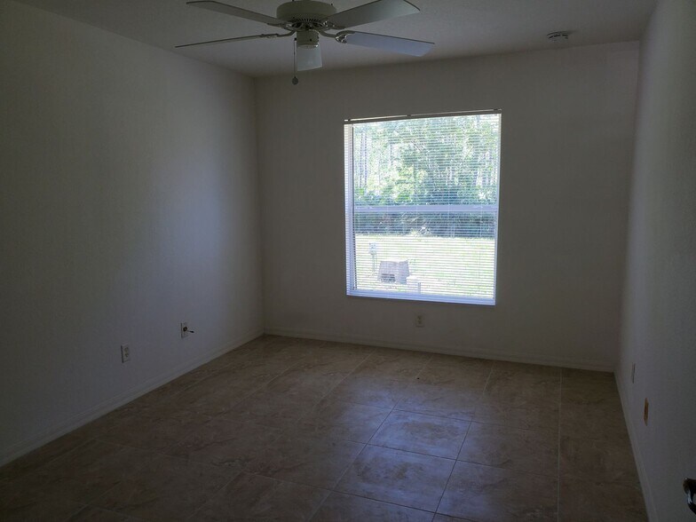 Building Photo - Greenbriar Location!  3 bedroom 2 bath 2 car garage!