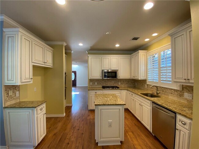 Building Photo - 1709 Coral Dr