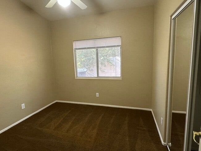 Building Photo - GORGEOUS 3 BEDROOM 2 BATH CUL DE SAC HOME FOR RENT