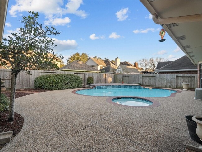 Building Photo - 2210 Crimson Cove Ct