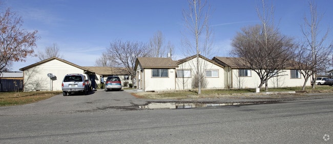 Primary Photo - Nyssa Court Apartments