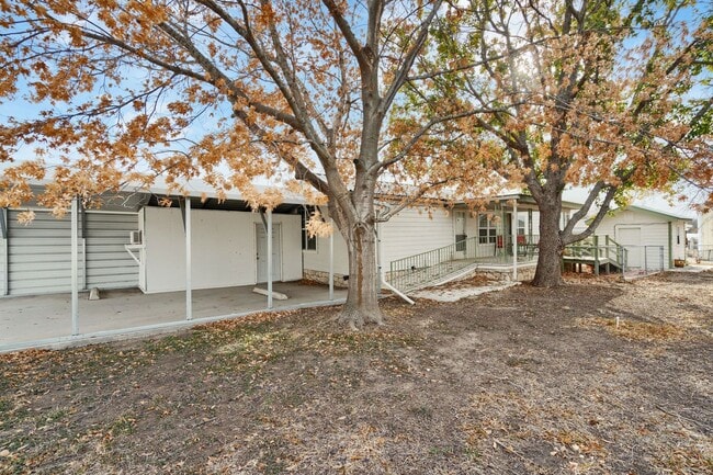 Building Photo - New rental now available in Del Grande!!