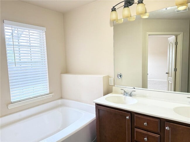 Building Photo - 3391 Sardis Bend Dr