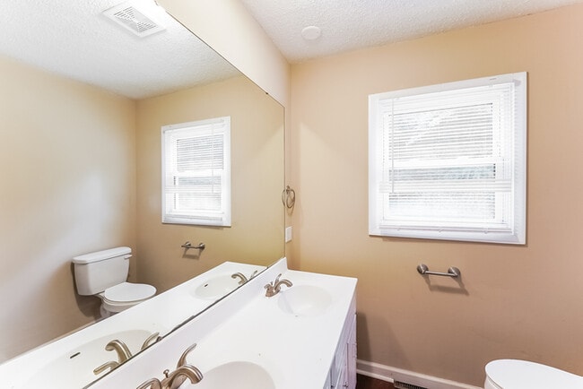 Building Photo - 754 Cedar Crest Ln